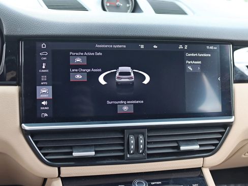 Used 2020 Porsche Cayenne AWD/4WD image 24