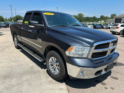 Used 2016 RAM 1500 Classic SLT w/ Luxury Group AWD/4WD image 3