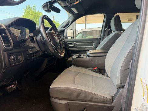 Used 2024 RAM 3500 Big Horn AWD/4WD image 18