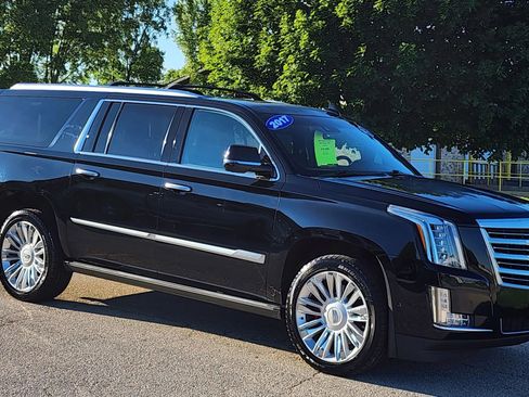 Used 2017 Cadillac Escalade ESV Platinum AWD/4WD image 2