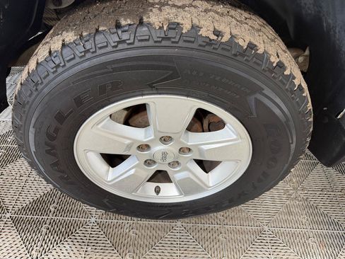 Used 2010 Jeep Liberty Sport w/ Skid Plate Group AWD/4WD image 17