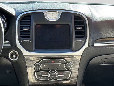 Used 2022 Chrysler 300 Touring L image 20