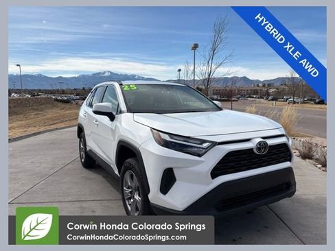 Used 2025 Toyota RAV4 XLE image 1
