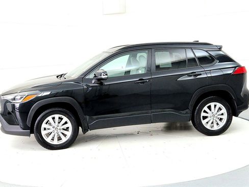 Certified 2023 Toyota Corolla Cross LE image 3