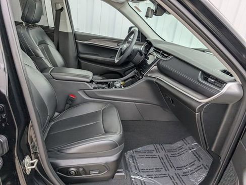 Used 2023 Jeep Grand Cherokee Limited w/ Luxury Tech Group II image 33