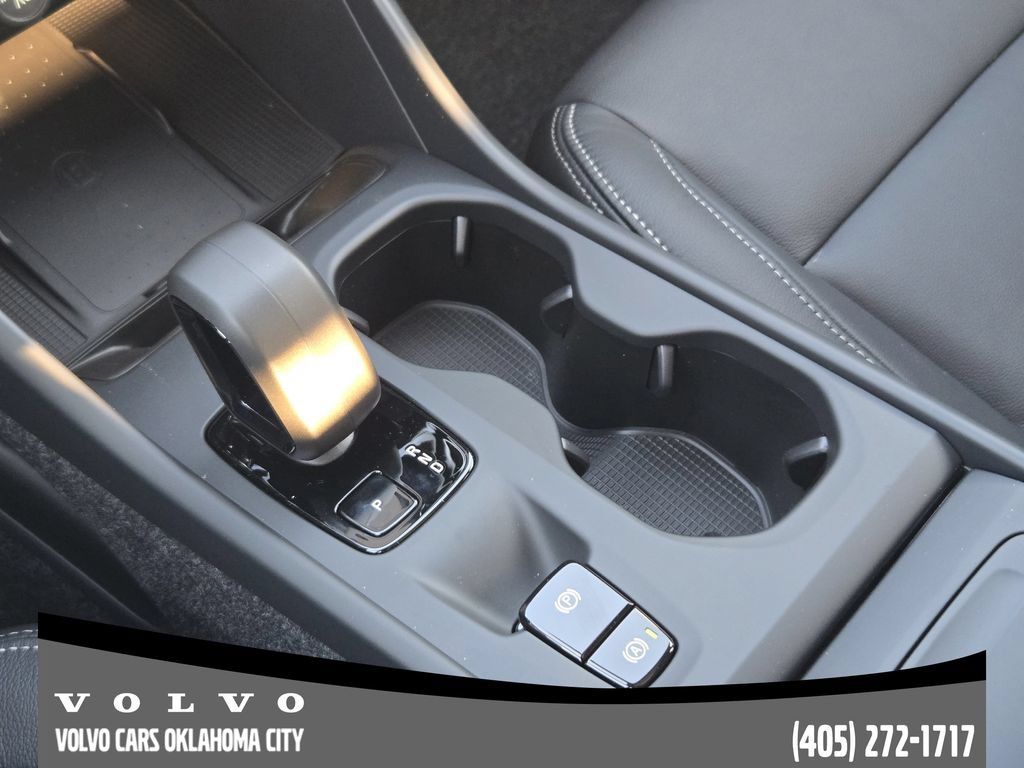 Used 2026 Volvo XC40 B4 Core w/ Protection Package Premier FWD image 19