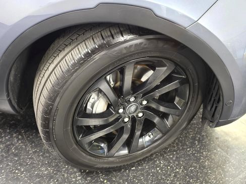 Used 2018 Land Rover Discovery HSE AWD/4WD image 3