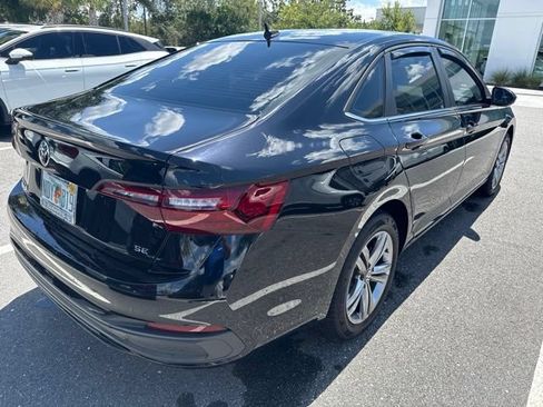 Used 2023 Volkswagen Jetta SE w/ Panoramic Sunroof Package FWD image 9