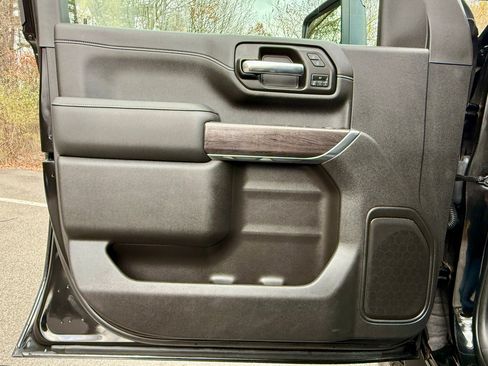 Used 2022 Chevrolet Silverado 2500 LTZ w/ LTZ Plus Package image 14