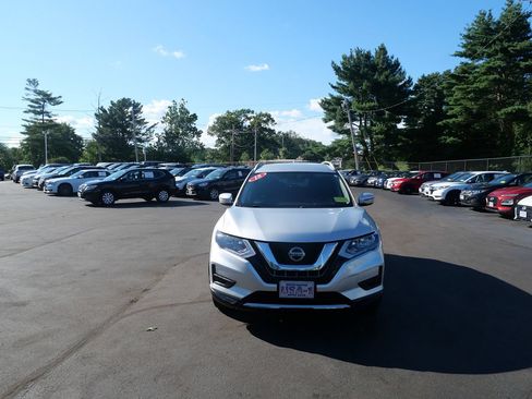 Used 2018 Nissan Rogue SV AWD/4WD image 3