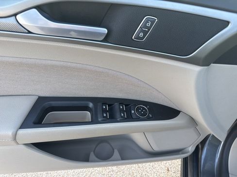 Used 2020 Ford Fusion SE image 13
