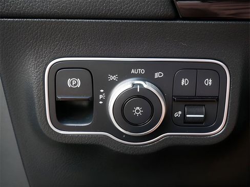 Used 2022 Mercedes-Benz GLA 250 4MATIC image 16