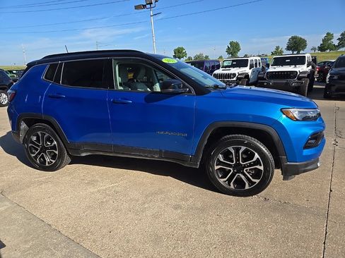 Used 2022 Jeep Compass Limited AWD/4WD image 13