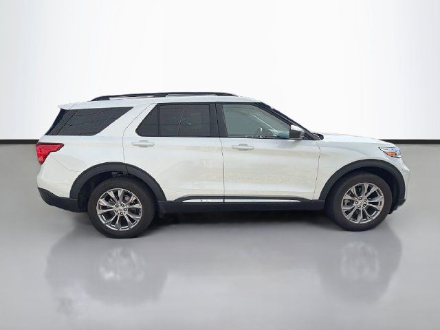 Used 2022 Ford Explorer XLT w/ Equipment Group 202A AWD/4WD image 8