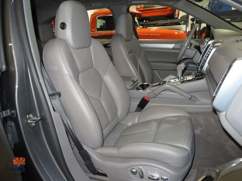 Used 2013 Porsche Cayenne AWD/4WD image 6