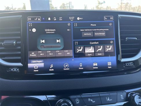 Used 2024 Chrysler Pacifica Touring-L image 24