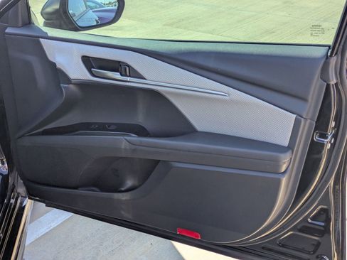 Used 2025 Toyota Camry SE image 28