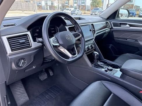 Used 2022 Volkswagen Atlas SE w/ Panoramic Sunroof Package image 2
