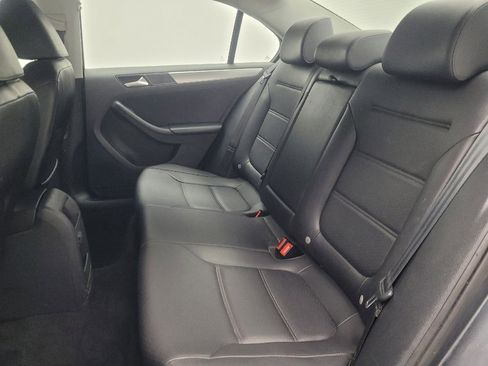Used 2017 Volkswagen Jetta SE FWD image 18
