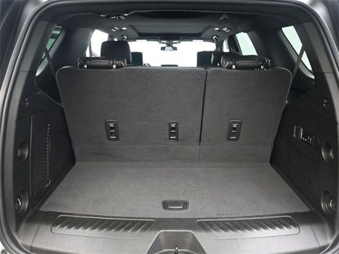 Used 2022 GMC Yukon SLT w/ SLT Luxury Package image 17