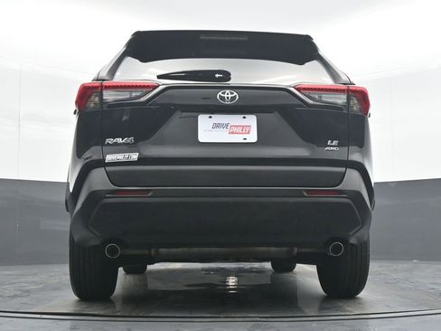 Used 2022 Toyota RAV4 LE image 29