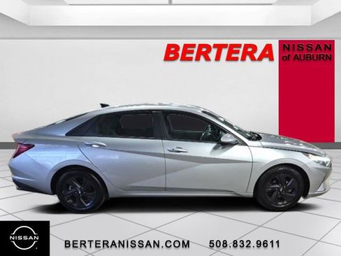 Used 2023 Hyundai Elantra SEL w/ Cargo Package image 2