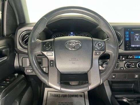 Used 2017 Toyota Tacoma TRD Sport image 13