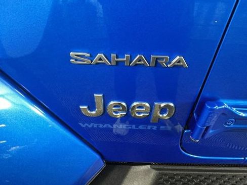 Used 2023 Jeep Wrangler Unlimited Sahara w/ Cold Weather Group AWD/4WD image 10