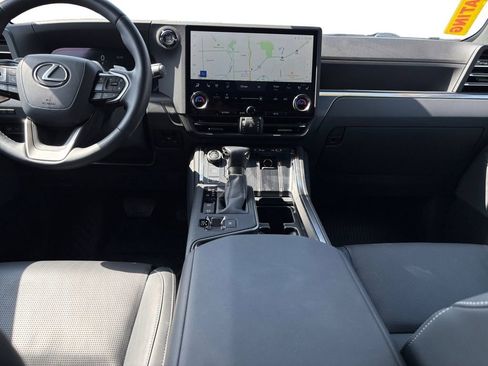 Used 2025 Lexus GX 550 w/ Cold Area Package AWD/4WD image 14