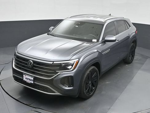 Used 2024 Volkswagen Atlas Cross Sport SE FWD image 42