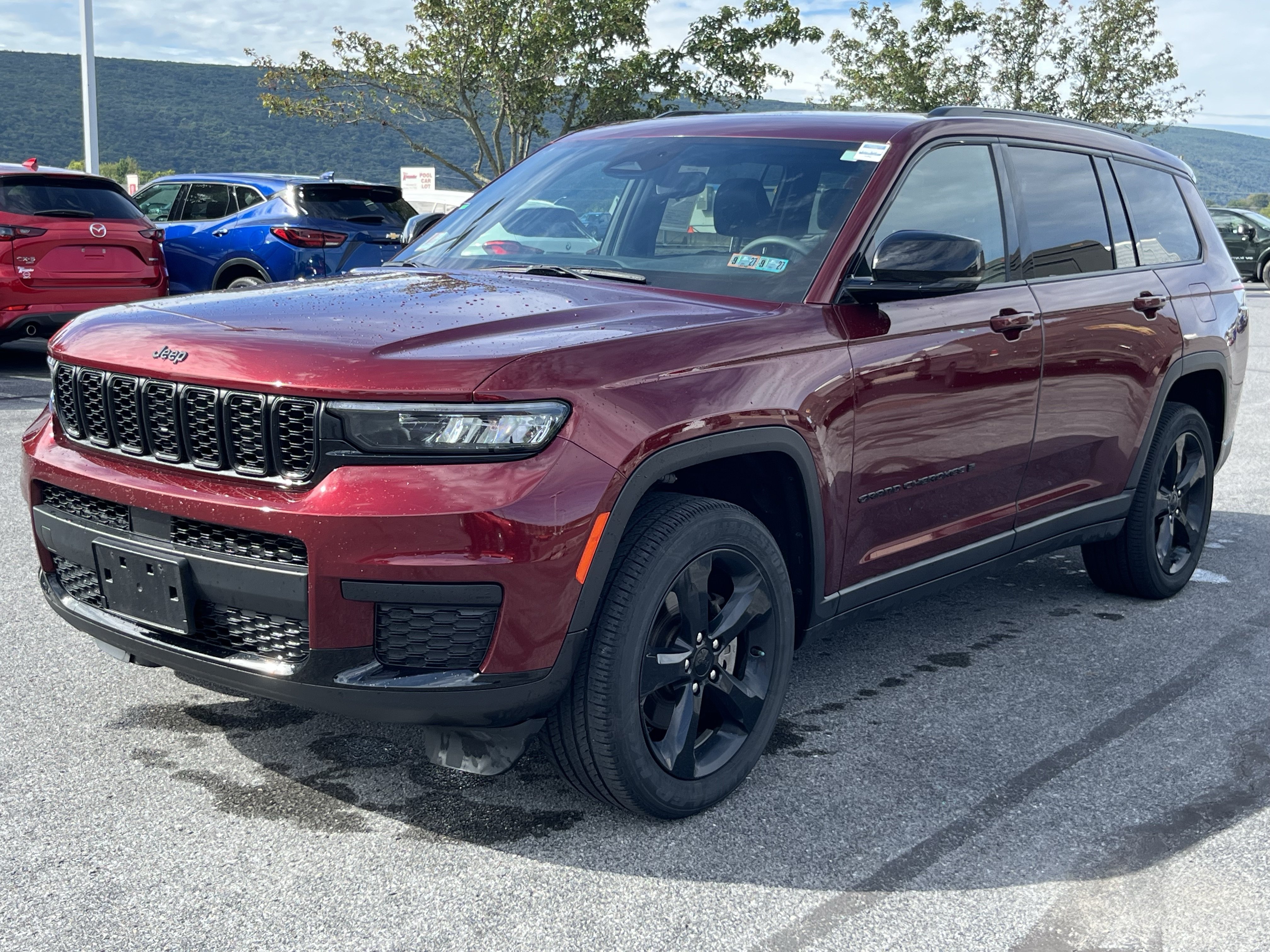 Used 2023 Jeep Grand Cherokee L Laredo AWD/4WD image 11