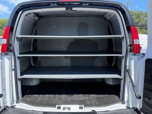 Used 2021 Chevrolet Express 2500 RWD image 15