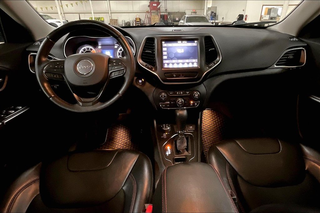 Used 2019 Jeep Cherokee Trailhawk w/ Cold Weather Group AWD/4WD image 14