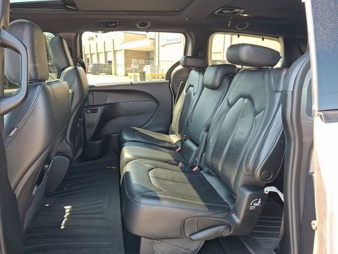 Certified 2020 Chrysler Pacifica Touring-L w/ Advanced Safetytec Group FWD image 11
