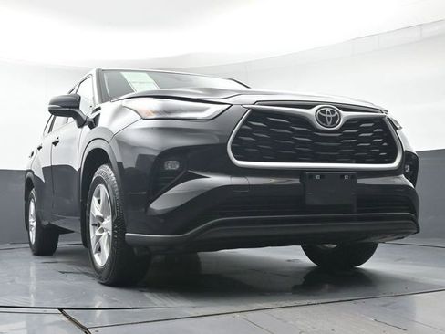 Certified 2025 Toyota Highlander LE image 42