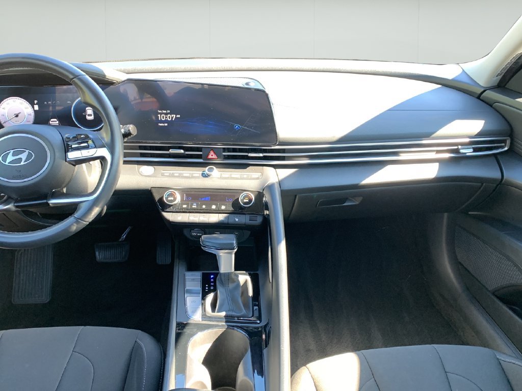 Used 2024 Hyundai Elantra SEL w/ Convenience Package FWD image 19