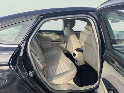 Used 2019 Ford Fusion SE image 12