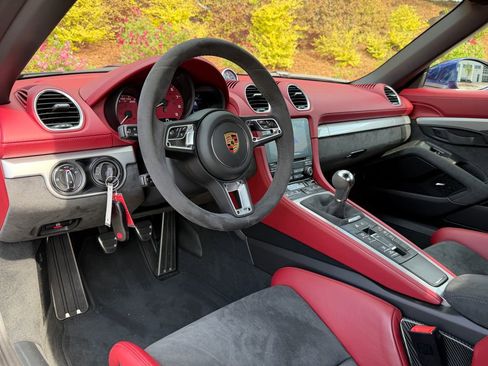 Used 2021 Porsche 718 Boxster Spyder RWD image 16