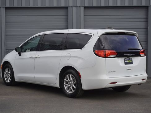 Used 2024 Chrysler Voyager LX FWD image 3