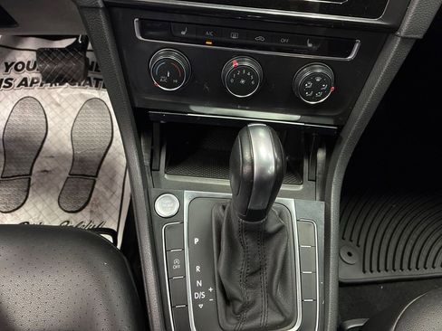 Used 2020 Volkswagen Golf 4-Door FWD image 16