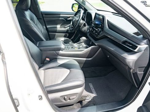 Used 2021 Toyota Highlander XSE FWD image 41
