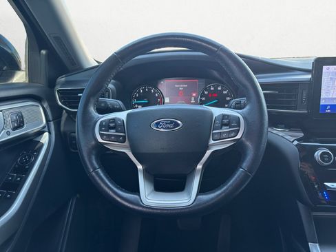 Used 2023 Ford Explorer Limited w/ Equipment Group 301A RWD image 9