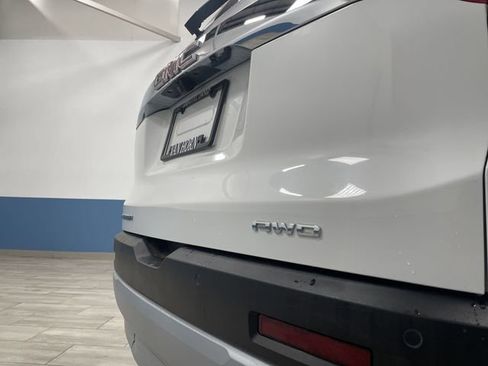 Used 2023 GMC Acadia SLE image 34