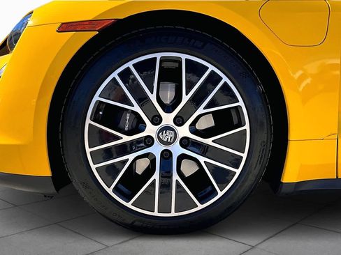 Used 2022 Porsche Taycan image 10