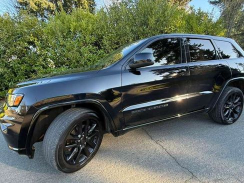 Used 2021 Jeep Grand Cherokee Laredo X AWD/4WD image 10