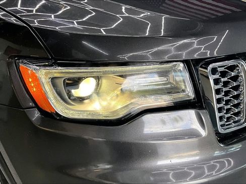 Used 2019 Jeep Grand Cherokee Overland AWD/4WD image 34