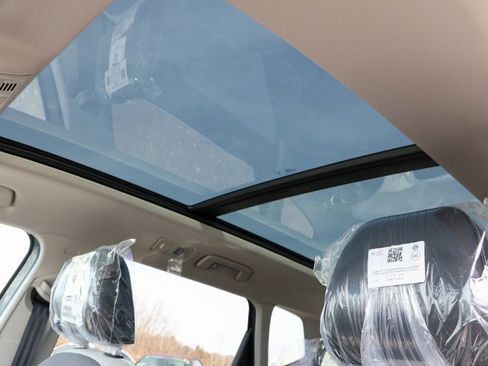 New 2025 Volkswagen Taos SE image 6