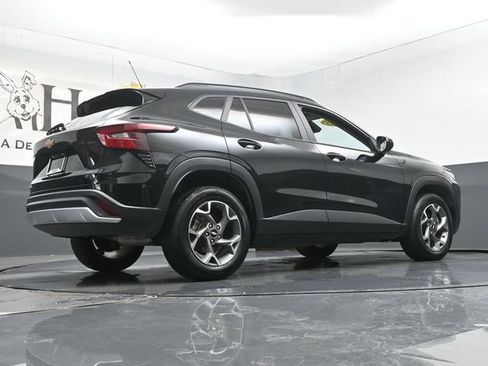 Used 2025 Chevrolet Trax LT FWD image 33