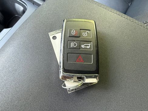 Used 2023 Land Rover Defender 110 X-Dynamic SE AWD/4WD image 32