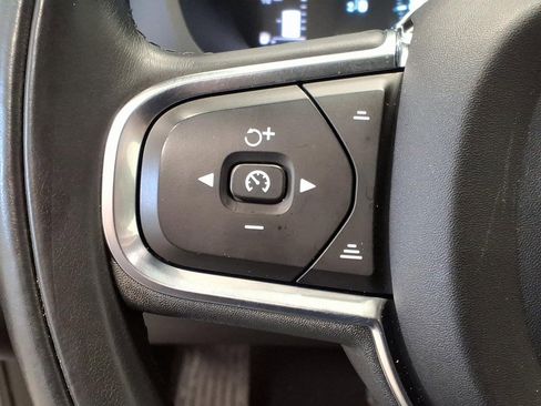 Used 2019 Volvo XC60 T5 Momentum w/ Premium Package image 10